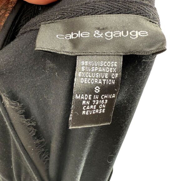 Cable & Gauge Rosette Floral V-Neck Blouse SMALL Black Cap Sleeve Stretch Career - Picture 10 of 11